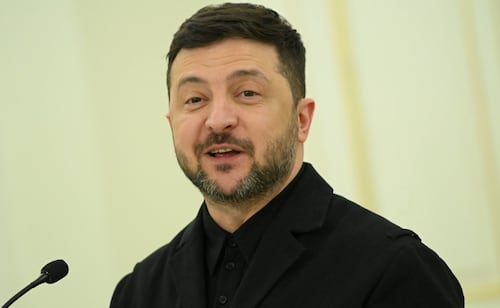 Zelensky sonríe cuando le preguntan si Trump lo usa como chivo expiatorio; ¿EU trabaja mas fácil con Putin?